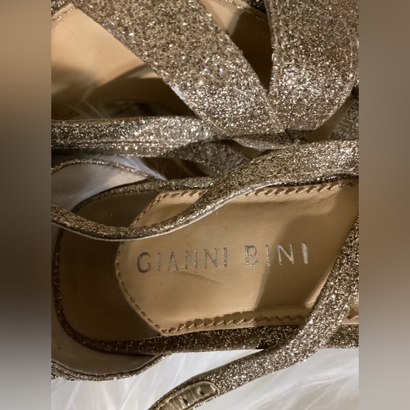 Gianni Bini gold heels size 8 - Picture 8 of 8
